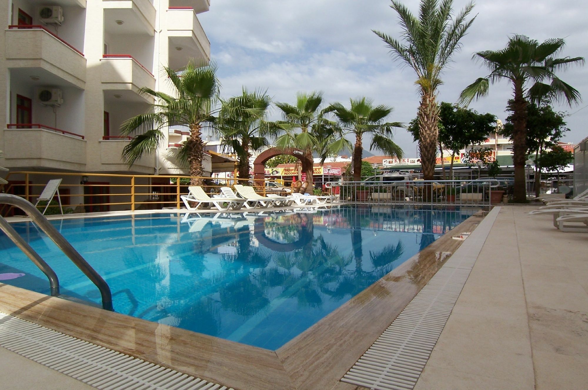 Semiz Apart Hotel 阿拉尼亚 外观 照片